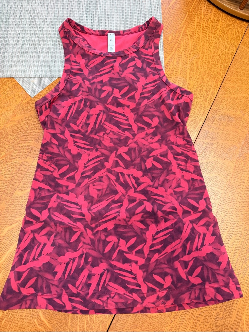 Lululemon Tank Top Womens Size 6 Spray Leaf Fireside Red Cool Racerback Nulu